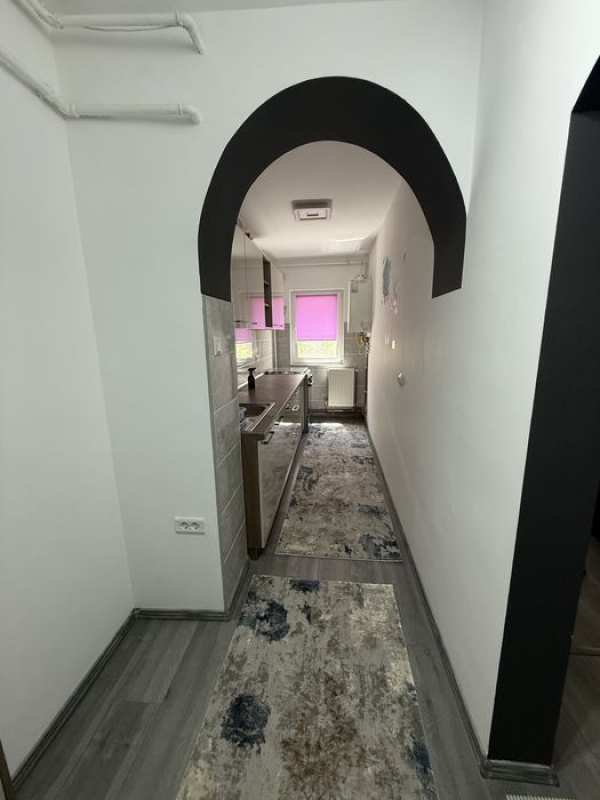 Ofer spre inchiriere garsoniera