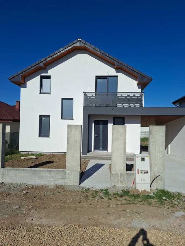 Casă nouă P+M în Mărtinești –cu 3 camere+living, parcare acoperita și teren 4,5ari