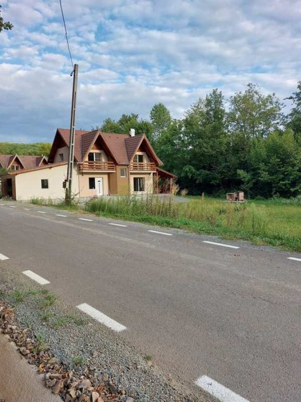 Închiriez casa noua pe termen lung in Carbunari.