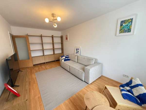 Inchiriez Apartament 3 camere 2 bai centrala 2 AC masina spalat vase proaspat renovat prima inchiriere uscator rufe
