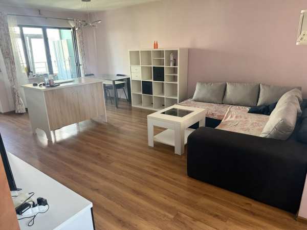 De inchiriat apartament 3 camere - Pacii