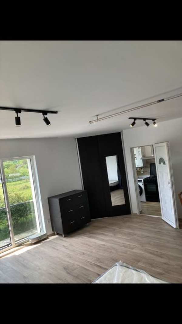 Inchiriez apartament cu 1 camera