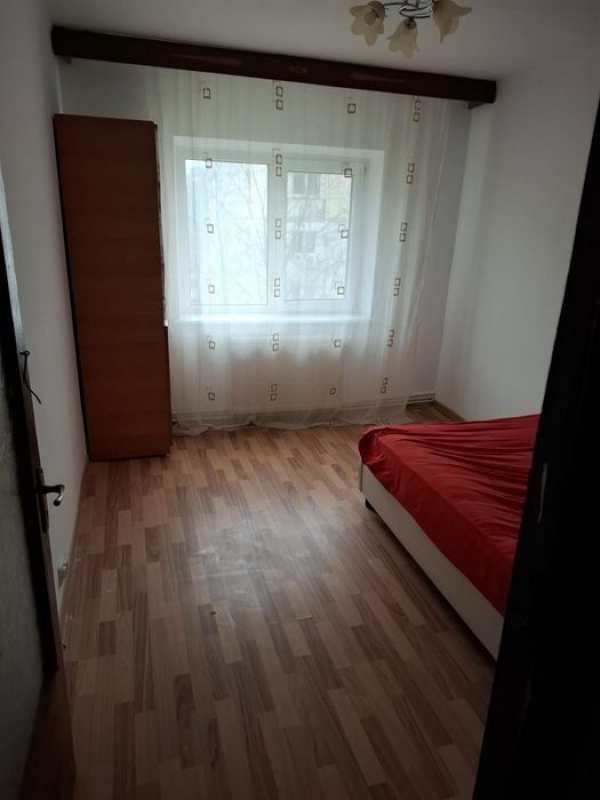 Închiriez apartament 3 camere