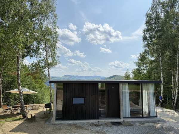 Cabana la munte + masina 4x4 Land Rover