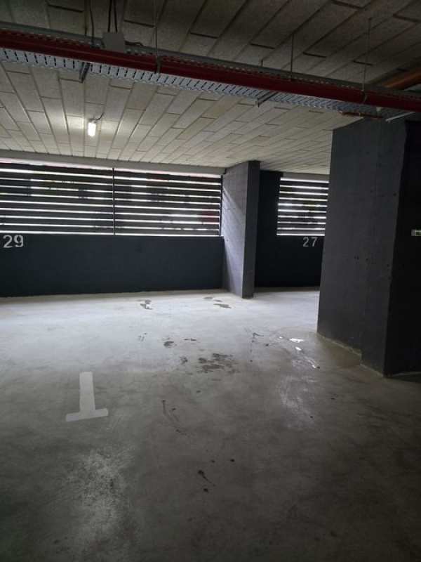 Inchiriez parcare interioara