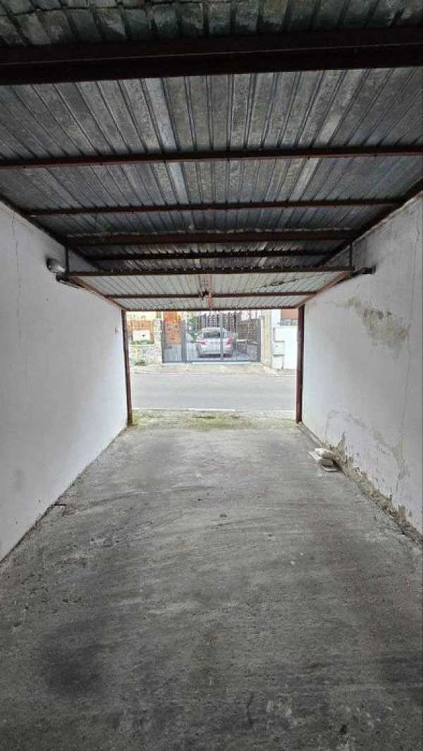 Vand Garaj zidit zona Hanul Haiducilor