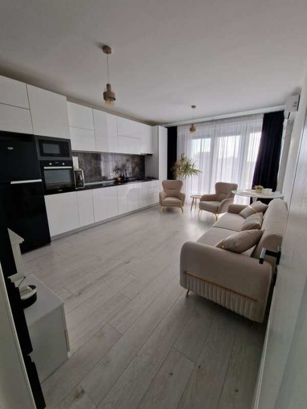apartament 3 camere decomandat