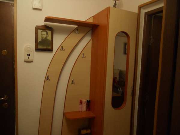 Inchiriez apartament cu 2 camerei