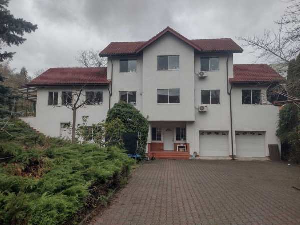 Dau in chirie spatiu