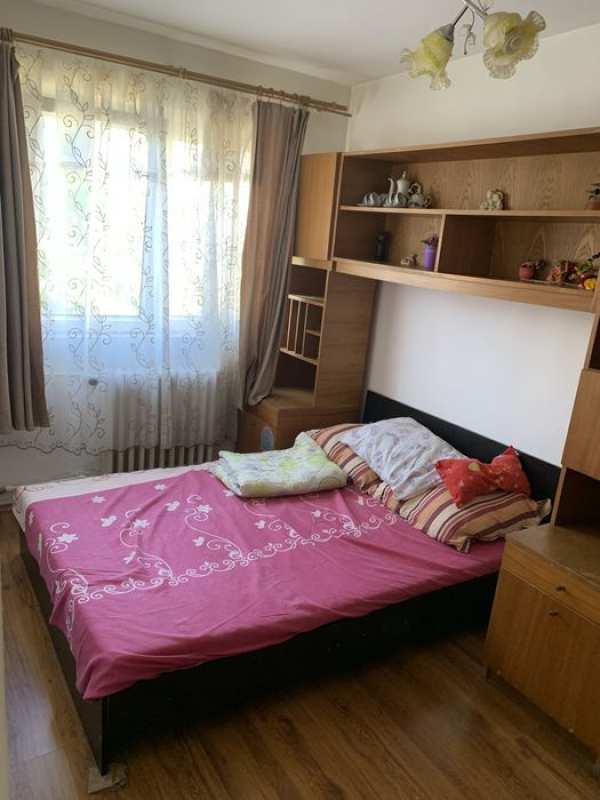 Dau in chirie apartament cu 2 camere