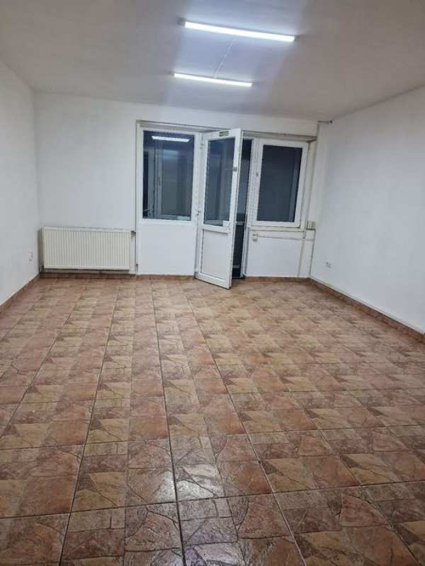 P.F. VAND  spatiu comercial in Floresti zona str. cetatii 50mp