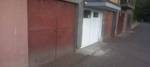 Inchiriez garaj/ depozit