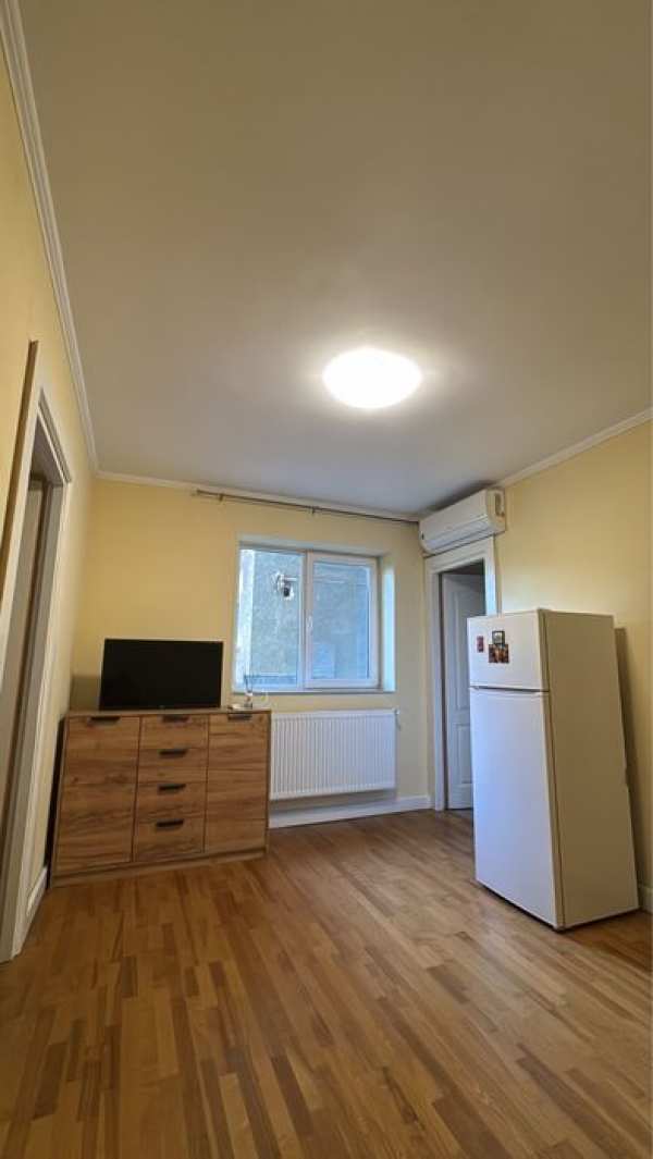 Inchiriez apartament