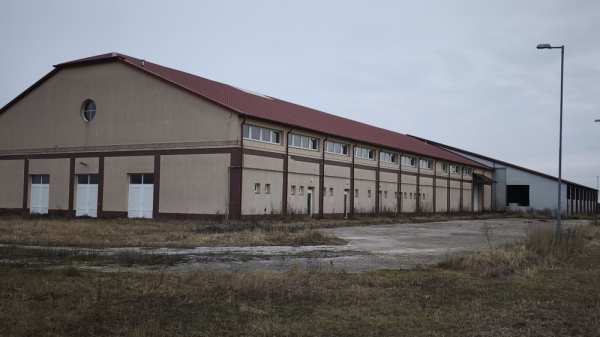 Hala industriala 3000m la 1km de Vama Petea DN49