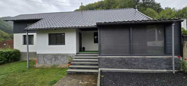 Casă renovată potrivită pentru casă de vacanță sau locuință permanentă