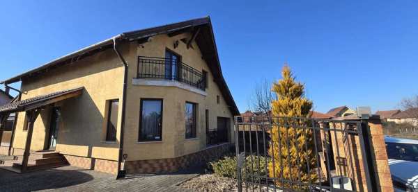 Casă modernă 195 mp | 3 dormitoare | 2 băi | garaj | teren 700 mp