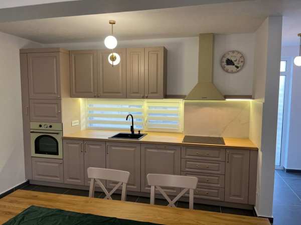 Închiriez casa tip Duplex