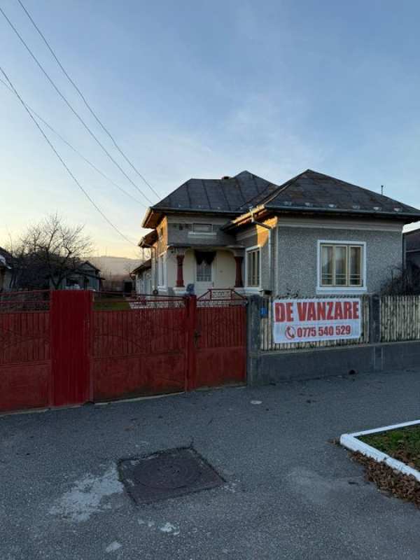 Vând casă  4 camere