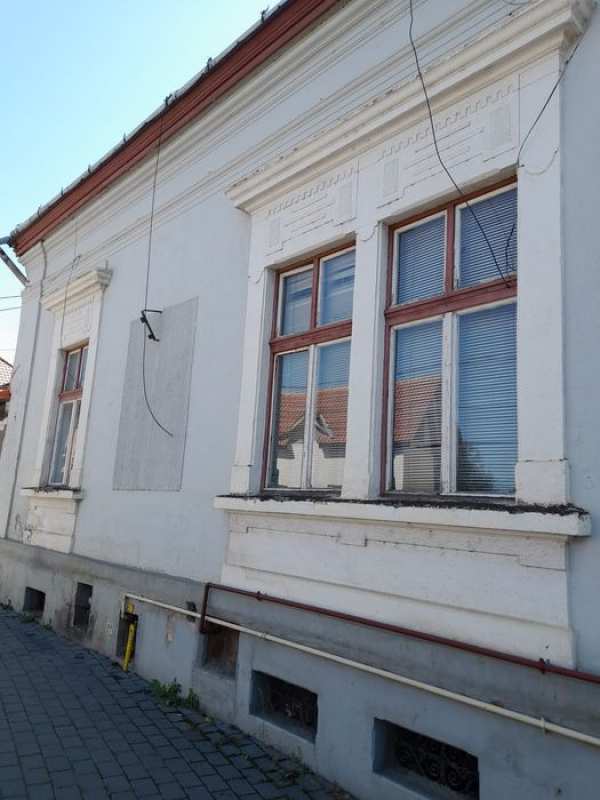 Casa in centrul orașului Făgăraș , compusa din 4 camere,  bucătărie,