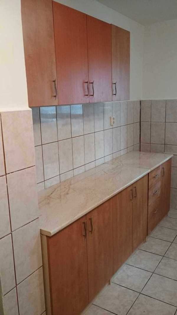Dau in chirie apartament cu 3 camere