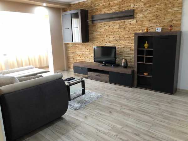 Proprietar, vand apartament cu 2 camere, la doi pasi de Iulius Mall
