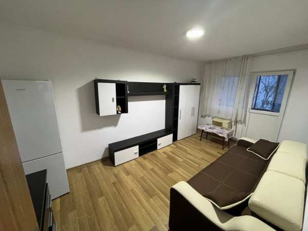 Vând garsonieră str. Unirii, et. 3, cu balcon