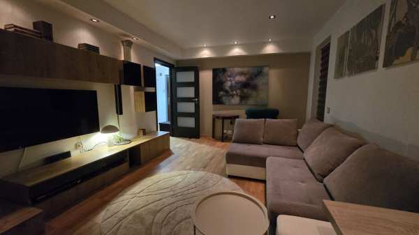 Închiriez apartament 2 camere Floresti