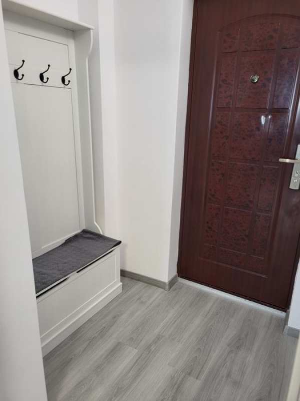 Închiriez garsoniera