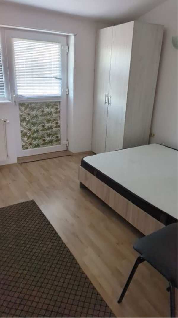 Oferim pentru inchiriere garsoniera in cartierul 1 Mai, langa Spital