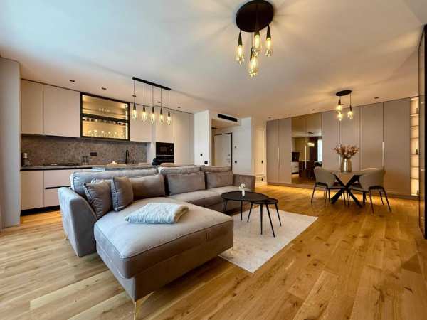 Inchiriere apartament de lux cu vedere la lac