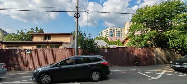 Vând casă  militari în apropiere de Lacul Morii