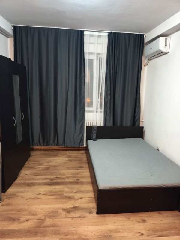 Închiriez garsonieră strada Comuna din Paris