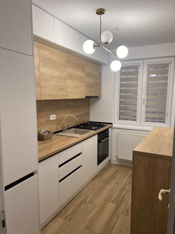 Apartamen cu 2 camere de inchiriat !