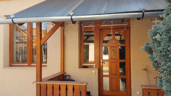 Ofer spre inchiriere apartament ultracentral cu o camera si dependinte