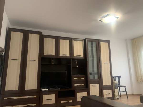 Vand apartament cu 2 camere Centru civic