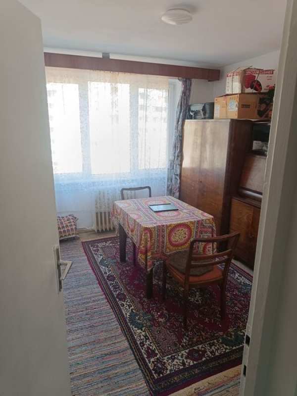 Vând apartament cu 3 camere zona Take Ionescu str.Vasile Lucaci