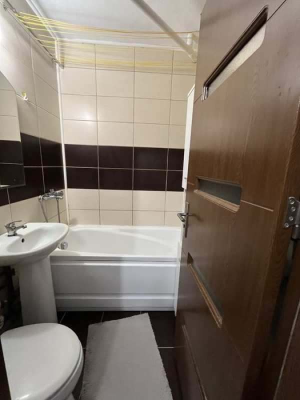 Vand sau inchiriez apartament cu o camera mobilat si utilat complet