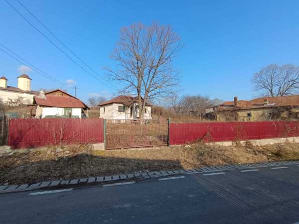 Doua terenuri de vanzare + doua case