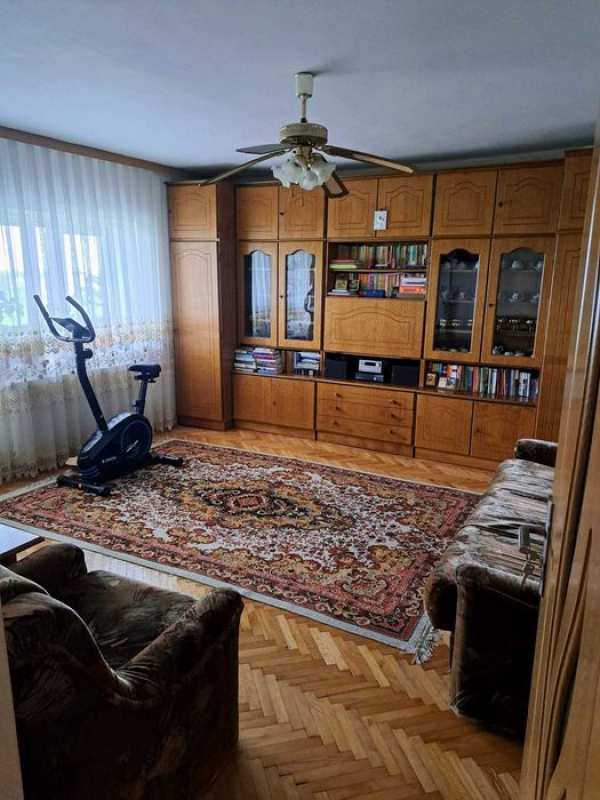 Vand apartament 4 camere