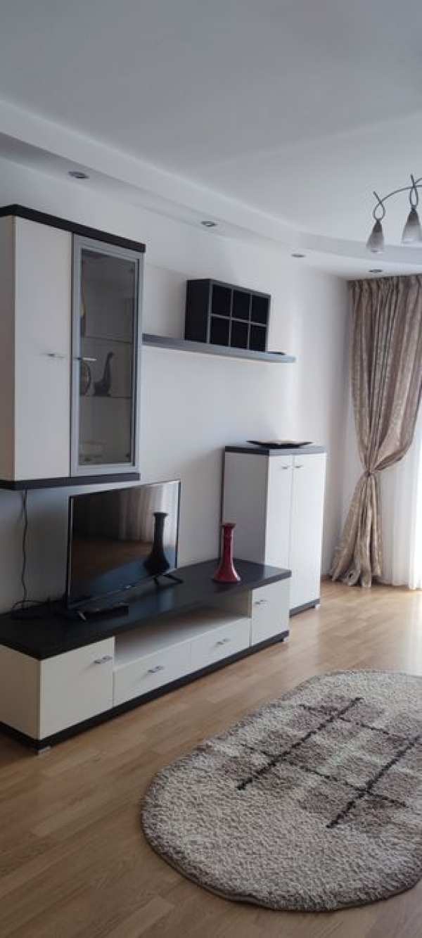 Apartament cu 2 camere de închiriat