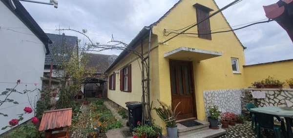 Vând casă în Sibiu cu teren  sau schimb cu apartament și diferență