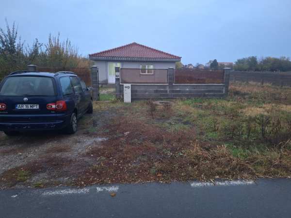 Proprietar vînd casa nouă localitatea iratoș [intabulata] La16 km ARAD
