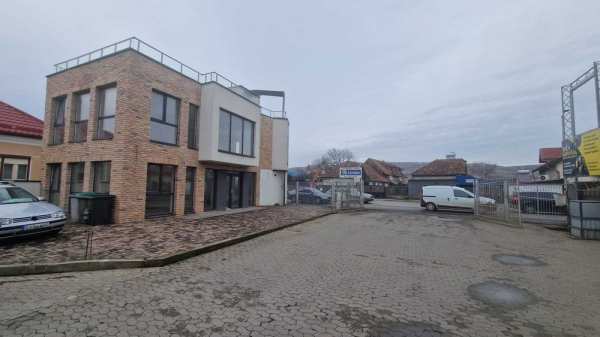 Inchiriez spatiu comercial