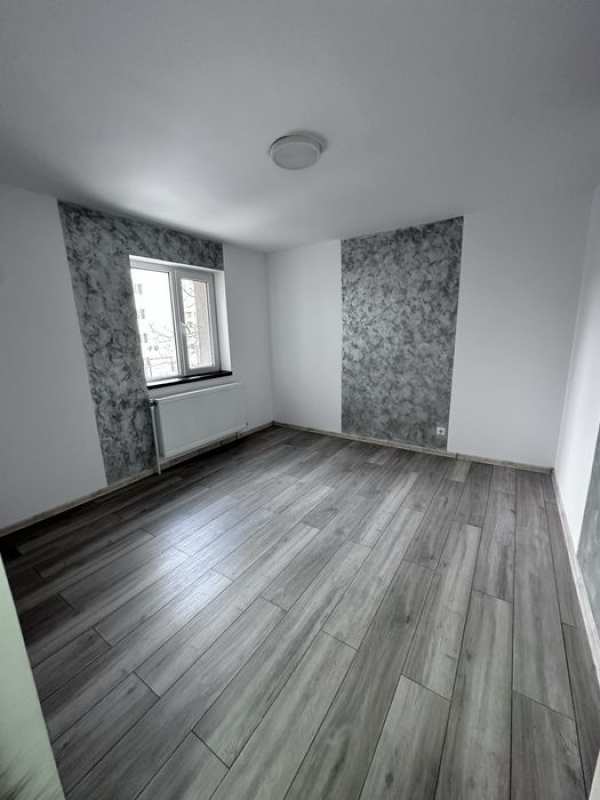 Apartament 2 camere etaj 1 - Renovat - decomandat - zona excelenta
