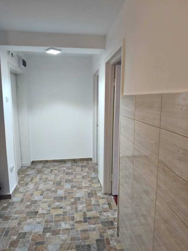 De vanzare apartament , 3 camere