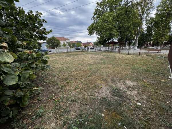 Teren de închiriat – Central, Fântânele (jud. Arad), lângă Profi