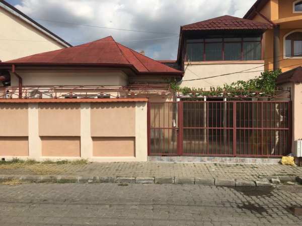 Casa de vanzare la curte sector 5