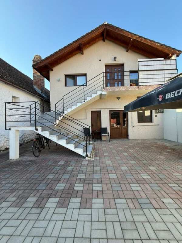 Spațiu comercial + apartament + teren – Aiud