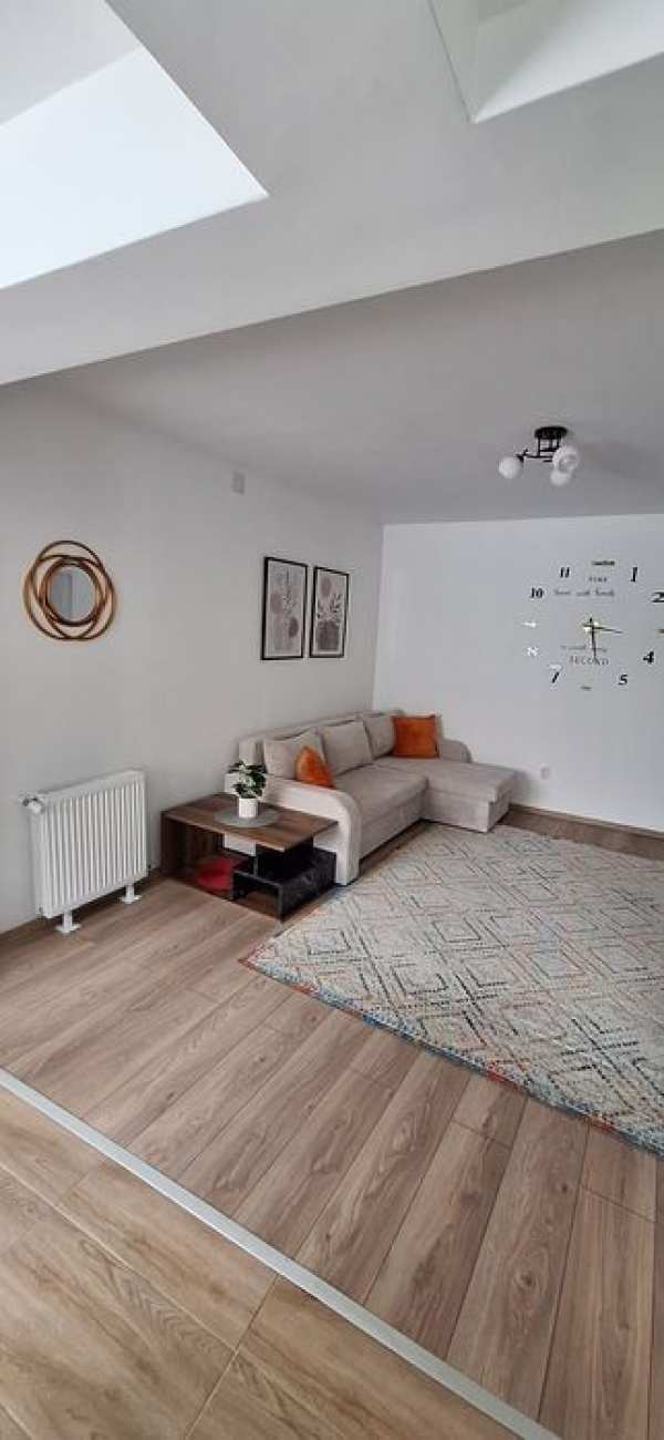 Chirie Casă Curte Privată