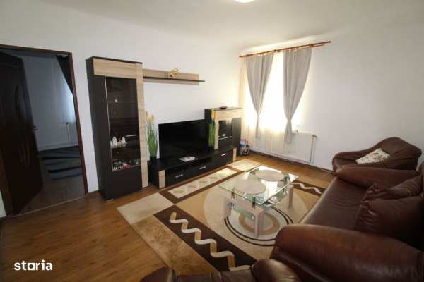 Vând apartament 3 camere în Hunedoara, zona OM, parter înalt, 61mp